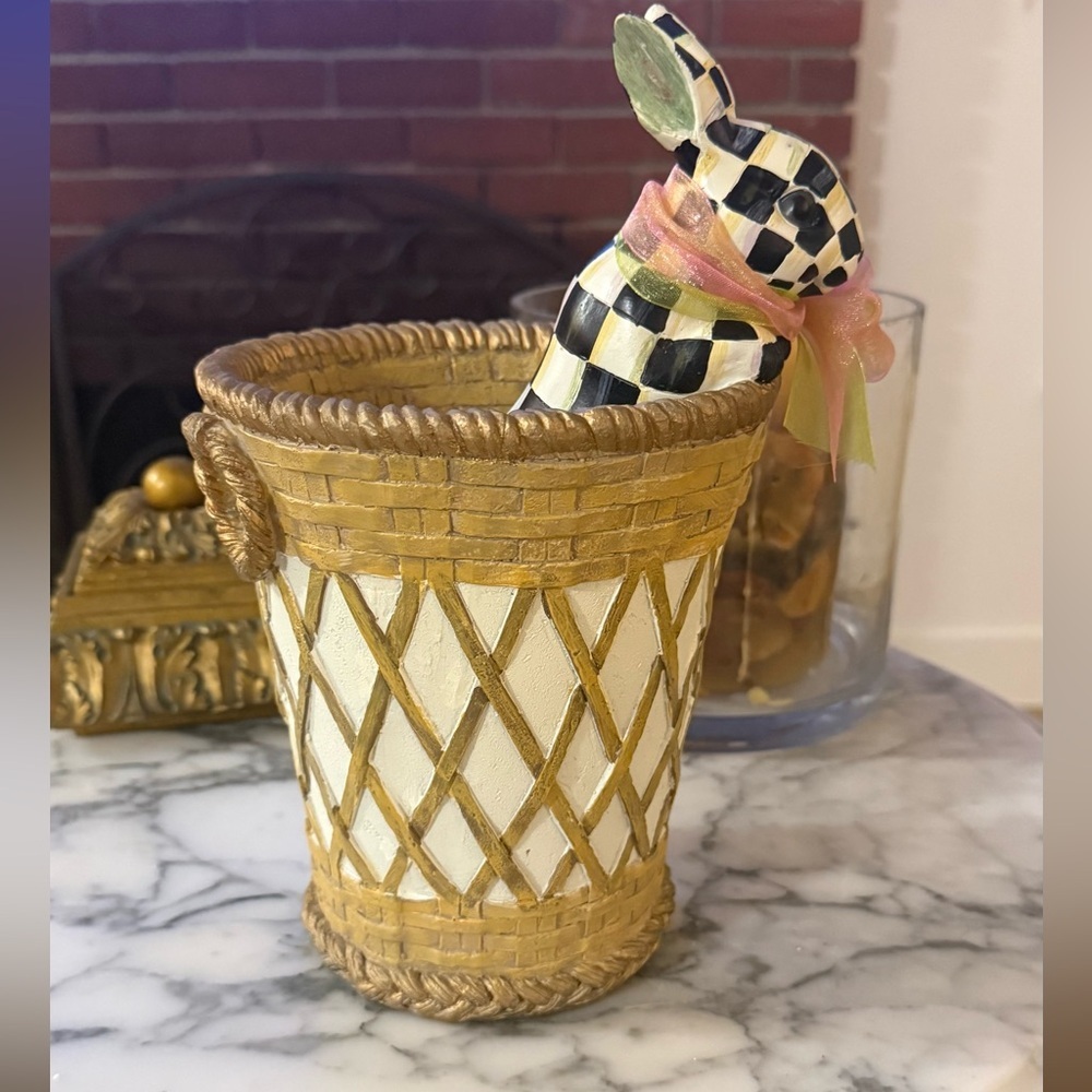 MacKenzie-Childs Courtly Check Rabbit Hippity Hop Pot - Picture 3 of 8